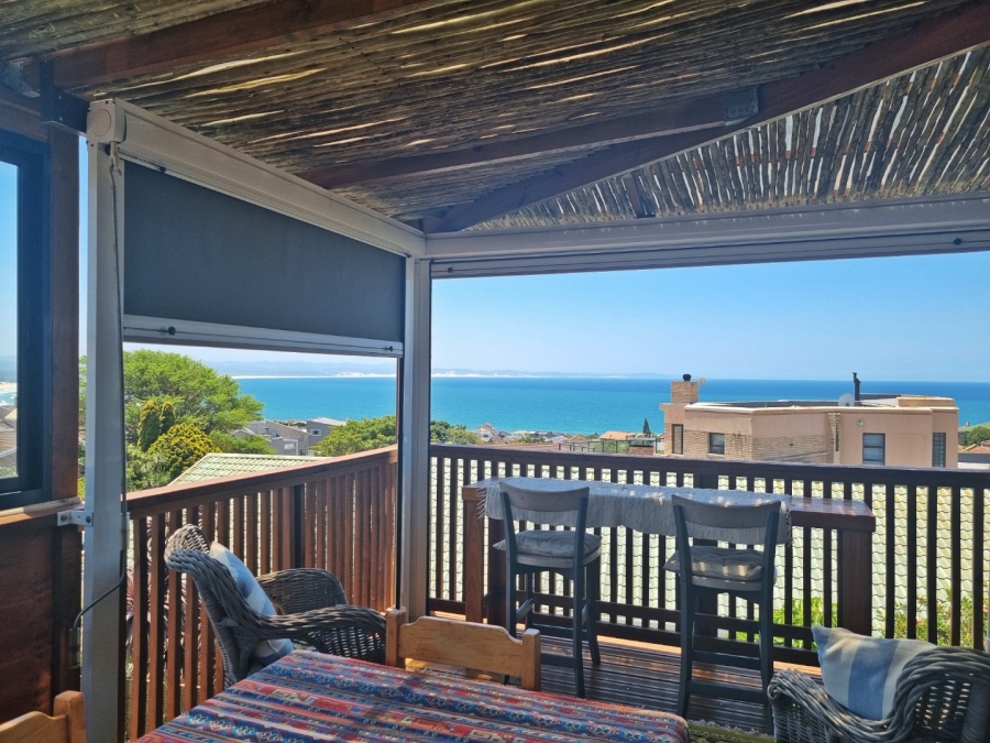 4 Bedroom Property for Sale in Wavecrest Eastern Cape